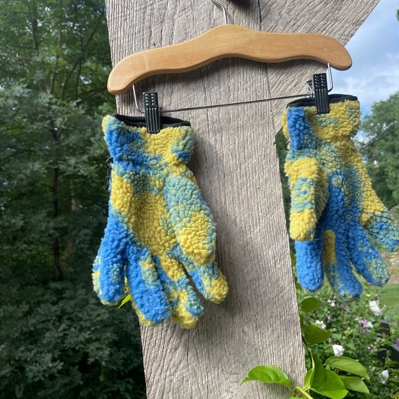 Urban Outfitters Sherpa Gloves - Picture 5 of 6